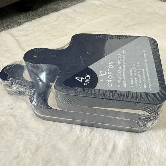 New 4-Piece Crofton Mini Wood Serving Charcuterie Cutting Board Set Navy… - Picture 6 of 8